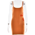Détail de la robe courte en maille orange avec motif floral abstrait et texture - L / Orange