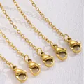 Détail de cinq fermoirs mousquetons en acier inoxydable doré et maillons de collier - Chaîne Seule (Sans Pendentif) / Doré