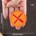 Toppa tonda arancione da 5cm con ricamo posate rosse e bordo rifinito con taglia-cuci - Posate Arancioni