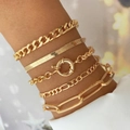 Ensemble de cinq bracelets dorés à mailles cubaines et trombones portés par un mannequin - HS596-11 Or Multi-rangs Ensemble 5pcs