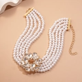 Dettaglio collana di perle a cinque fili con fiore di cristallo centrale e finitura oro - Struttura a 5 Strati di Perle / Collana - Oro