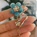 Exquisite golden flower accessory with blue cat-eye petals and colorful rhinestones - D2326 Blue Flower