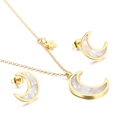Conjunto de joyas doradas de luna y estrella con collar de nácar y pendientes de botón - Dorado