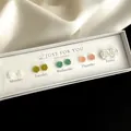 Fünf Paar elegante Rosen-Ohrstecker in verschiedenen Farben in einer Geschenkbox - 5242 Frisches Blumenthema-Set
