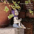 Figura de esqueleto pescador en resina con capucha púrpura, 11 cm para jardín o acuario - Adorno de Esqueleto Pescando