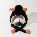 Dettaglio cappello di peluche nero con decorazione di carota e fodera in lana d'agnello - M (56-58cm) / Nero