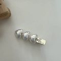 Dettaglio fermaglio per capelli con perle a cuore dorato, piastra incisa e strass - Tre Grandi Cuori