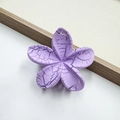 Elegante molletta per capelli a forma di fiore viola con texture in resina screpolata - Forma di Plumeria / Viola