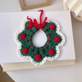 Handmade knitted Christmas cat collar with green yarn and red bow for small pets - XS (1-2kg) / Red Christmas Wreath