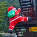 Papá Noel inflable trepador con saco de regalos y luces LED para decoración de exterior - 2M-Papá Noel con bolsa verde