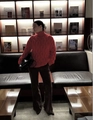 Dettaglio maglione rosso in maglia a trecce con collo alto spesso e spalle scese - S / Rosso
