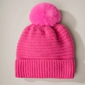Berretto invernale in maglia rosso rosa con filo d'argento, pompon e risvolto caldo - Rosa Rosso