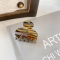 Minimalist tortoiseshell acetate hair claw clip with leopard pattern for women styling - 4cm / Camo Yellow