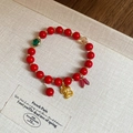 Bracelet à perles rouges avec breloque chat porte-bonheur dorée et perle verte - Style Chat de la Chance Agate Rouge (5684120033518)