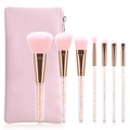 Dettaglio del set da 7 pennelli trucco rosa con manici glitterati e custodia in pelle - 7 Pezzi - Particelle Rosa - Con Borsa