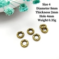 Macro-opname van antieke bronzen tussenringen met hamerslagtextuur voor sieraden maken - 4# (8mm Diameter)