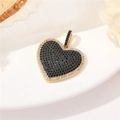 Colgante de corazón en oro de 14k con circonitas negras y transparentes en cerámica blanca - Dorado/Circonita Negra
