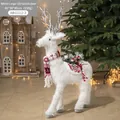 Große 80cm weiße Weihnachts-Rentierfigur mit festlichem Schal und Satteldekoration - Große Größe Rentier / 930g