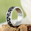 Anello uomo retrò in acciaio inossidabile argento con rilievo a fungo su legno - US 7 / Color Acciaio