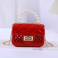 Mini-Gelee-Umhängetasche in Rot mit Perlengriff, Rautenmuster und goldener Kette - Rot