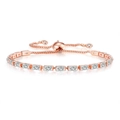 Makro-Detail von Roségold Tennisarmband mit Zirkonia-Steinen und Schiebeverschluss - Roségold + Weiß