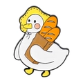Broche canard de dessin animé avec chapeau jaune et sac à dos portant une baguette - Canard avec Sac à Dos Baguette (XZ6924)