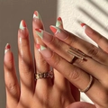 Uñas postizas de almendra larga con patrones geométricos rojos y verdes y sombras - Estilo de Almendra con Patchwork Geométrico (JP1849)