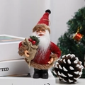 Staande Kerstman pop in rode mantel met gouden bril en jute zak als kerstdecoratie - Rood Pak Met Grijze Rand