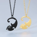 Colliers avec pendentifs chat assortis en noir et doré, conçus en acier inoxydable poli - Paire Noir & Or (KN90121-Z)
