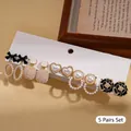 Elegantes 5-Paar-Ohrring-Set mit Perlenbögen, Kamelienblüten und Herzformen - 5er-Paar-Set - Gold (10 Stück)