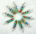 Set van tien groene aventurijn kristallen hangers met regenboog chakra steentjes - Groene Aventurijn