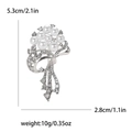 Broche de flor con perlas y strass plateado medidas 5,3 cm de alto y 10 g detalles - 3106-SL / Plateado