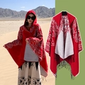 Poncho ethnique rouge à capuche avec motifs blancs et franges noires pour femme - LM310 Ailes - Rouge