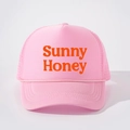 Roze trucker pet met oranje Sunny Honey opdruk en ademend mesh voor optimale zonbescherming - Verstelbaar / Roze
