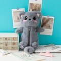 Nahaufnahme des niedlichen grauen Plüschkatzen-Mäppchens mit weichem Kunstfell - Dunkelgrau Koala