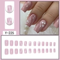 Unghie finte corte quadrate rosa con cuori bianchi e linee glitterate scintillanti - Stile Vortice Glitter Cuore Rosa (Y-225)