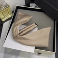 Eleganter champagnergoldener Seidensatin-Bananenclip mit Hasenohren in einer Luxus-Geschenkbox - Champagner