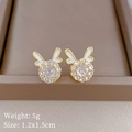 Gouden konijnenoor oorknopjes met wit emaille en sprankelende zirkonia steentjes - 1.2x1.5cm / E514 Konijnenoor Oorbellen (E514耳钉【真金电镀】)
