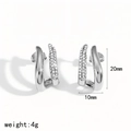 Detalle de los pendientes dobles en forma de C plateados con circonita y dimensiones - Estilo de Doble Fila en Forma de C (TE60412-S)