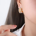 Chic gold-plated C-shaped hoop earrings with rows of white pearls and sparkling zircons - F909 White Rhinestone Earrings