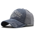 Detalle de gorra de béisbol vintage lavada en azul y gris con bordado de New York desde 1985 - Azul marino