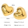 Dettaglio orecchini a cuore in acciaio placcato oro 18K con dimensioni di 28mm - Cuore 3D Grande (SE010184-L)