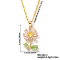 Détail du pendentif tournesol avec zircons blancs et jaunes sur collier doré brillant - Pendentif Floral Doré / Doré