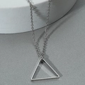 Schicke silberne Edelstahlkette mit minimalistischem Dreiecksanhänger für Damen und Herren - Silber
