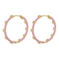 Detail van roze geëmailleerde vergulde oorringen met micro-pave zirkonia versieringen - Goud Roze