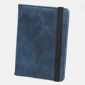 Funda de pasaporte RFID azul oscuro con mapa del mundo y banda elástica de cierre - Azul oscuro