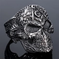 Bague punk tête de mort en argent vintage avec logo Maçonnique G, vue à 45 degrés - US 10 / Argent-Noir Vintage