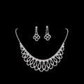 Elegante set da sposa con collana e orecchini in strass argentati su sfondo nero - Set da 2 Pezzi G0028