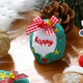 Knitted Christmas ornament with Happy embroidery, plaid bow and festive metal bells - Gift Box - No Brooch (Patch)