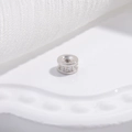 Vista macro di una perlina a ruota in argento S925 con zirconi quadrati trasparenti - Argento Zirconi Bianchi 4mm